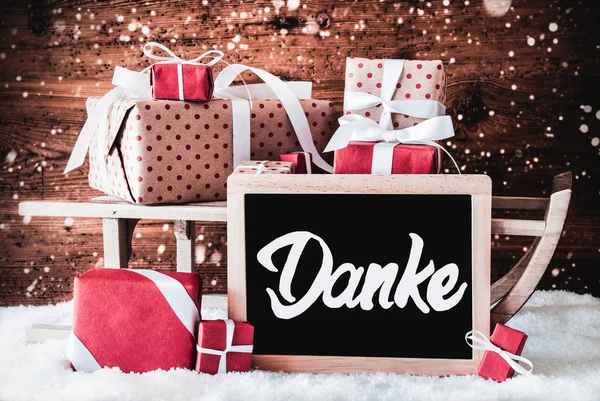 Сани з подарунками, Danke засоби спасибі, сніг — стокове фото