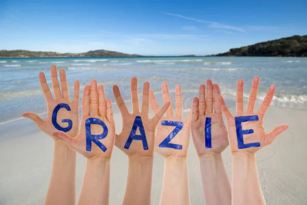 Many Hands Building Grazie Means Thank You, Beach And Ocean — Stock Photo, Image
