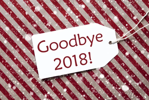 Étiquette sur papier rouge, flocons de neige, texte d'adieu 2018 — Photo