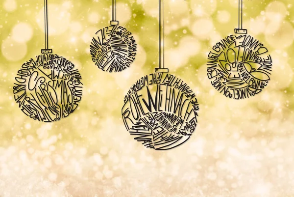 Різдвяний ялинковий кульковий орнамент, жовтий ігристий фон — стокове фото