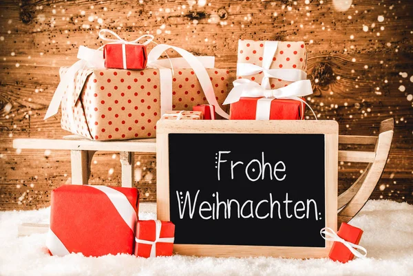 Trineo con muchos regalos, caligrafía frohe weihnachten significa feliz Navidad —  Fotos de Stock
