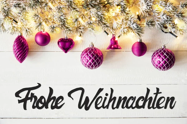 Palline viola, calligrafia Frohe Weihnachten significa Buon Natale — Foto Stock