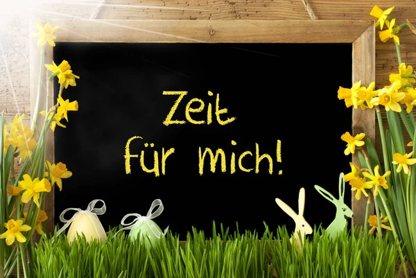 Sunny Narcissus, Egg, Zeit Fuer Mich Means Time For Me — Stock Photo, Image