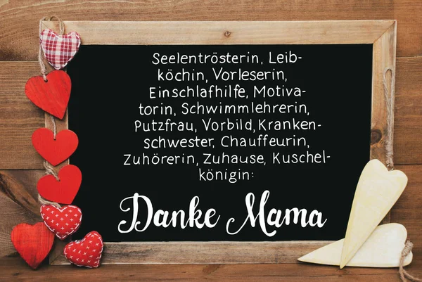 Chalkbord, piros és sárga szívek, kalligráfia Danke Mama eszközök Thank You Mom — Stock Fotó