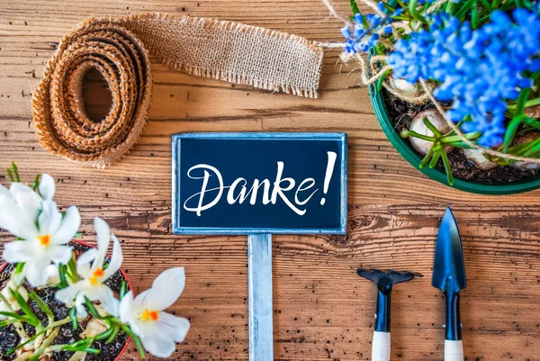 Flores de primavera, signo, caligrafía Danke significa gracias —  Fotos de Stock