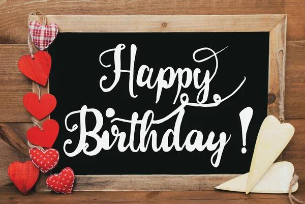 Chalkbord, vörös és sárga szívek, kalligráfia boldog születésnapot — Stock Fotó