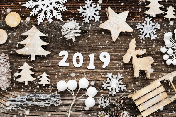 Decoración rústica de Navidad de Madera, 2019, trineo y árbol, copos de nieve —  Fotos de Stock
