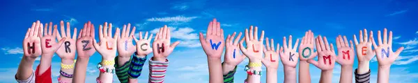 Children Hands Building Word Herzlich Willkommen means Welcome, Blue Sky — Stock fotografie