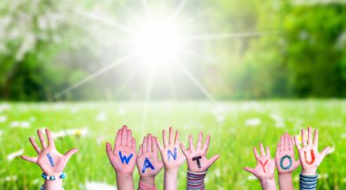 Çocuk Elleri Sözcük İnşa Ediyor Seni İstiyorum Çimen Çayırı