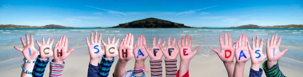 Kinderen handen bouwen woord Ich Schaffe Das betekent dat ik het kan doen, Ocean Achtergrond — Stockfoto