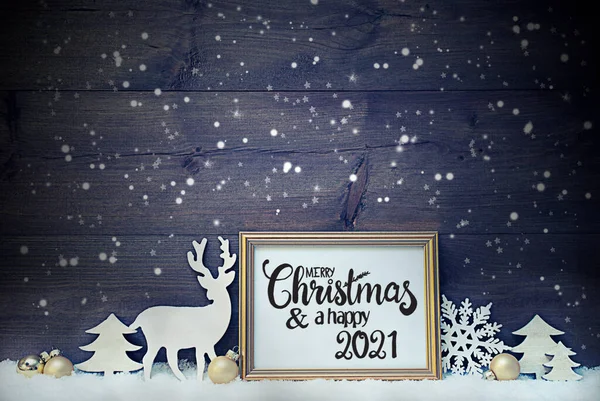 Moldura vintage, bola dourada, árvore, neve, veado, Feliz Natal e um feliz 2021 — Fotografia de Stock