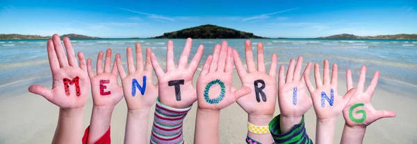 Niños Manos Construyendo Mentoría de Palabras, Fondo Océano —  Fotos de Stock