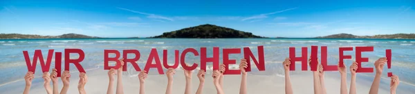 Menschen Hände halten Wort Wir Brauchen Hilfe bedeutet, dass wir Hilfe brauchen, Ocean Background — Stockfoto