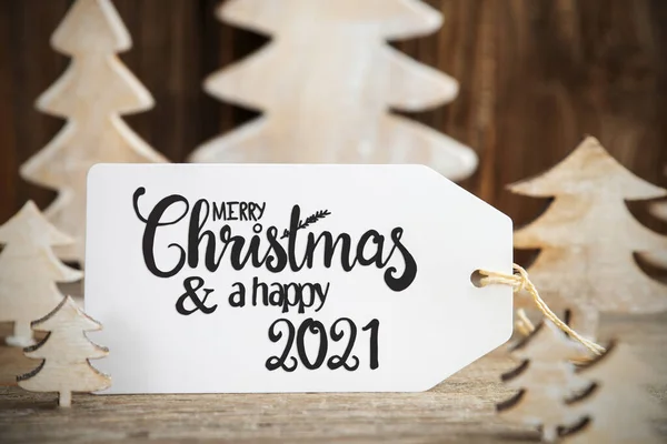 Árbol de Navidad, etiqueta con texto en inglés Feliz Navidad y feliz 2021 — Foto de Stock