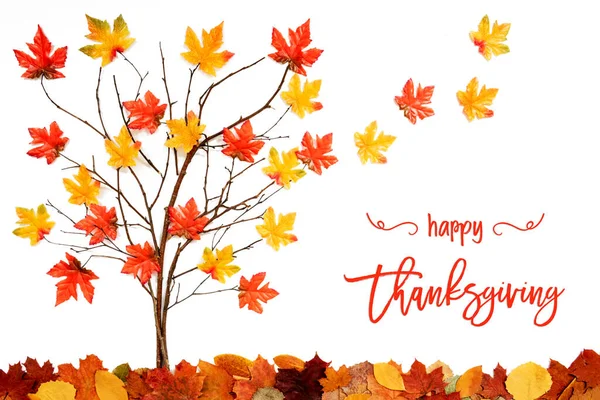 Baum mit buntem Laubschmuck, Blätter fliegen weg, Happy Thanksgiving — Stockfoto