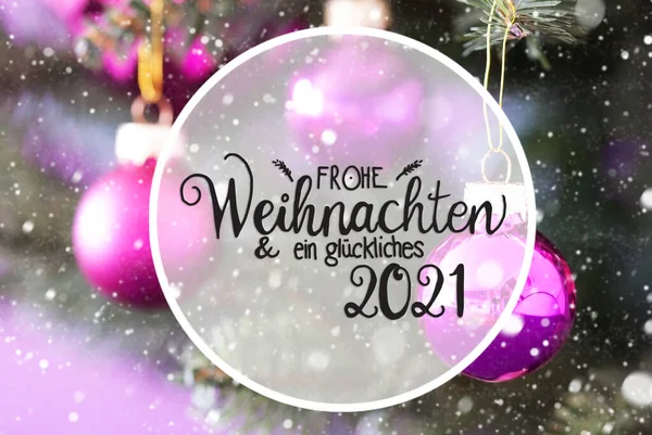 Blurry Chrismas Tree, Pink Ball, Glueckliches 2021 Mean Happy 2021, Snowflakes — 스톡 사진