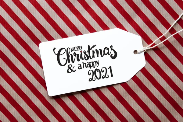 Carta da imballaggio rossa, etichetta, buon Natale e un felice 2021 — Foto Stock