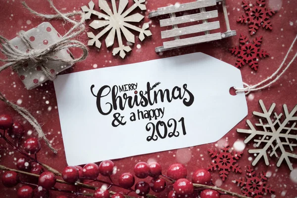 Červené vánoční ozdoby, Label, Veselé Vánoce a šťastný 2021 — Stock fotografie