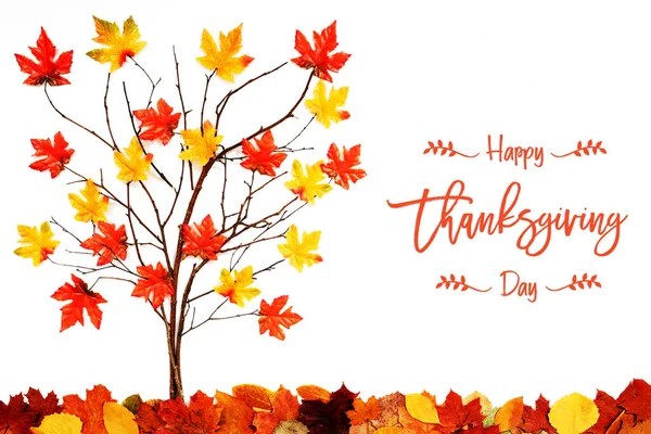 Árbol con decoración colorida de la hoja, caligrafía inglesa Feliz Día de Acción de Gracias —  Fotos de Stock