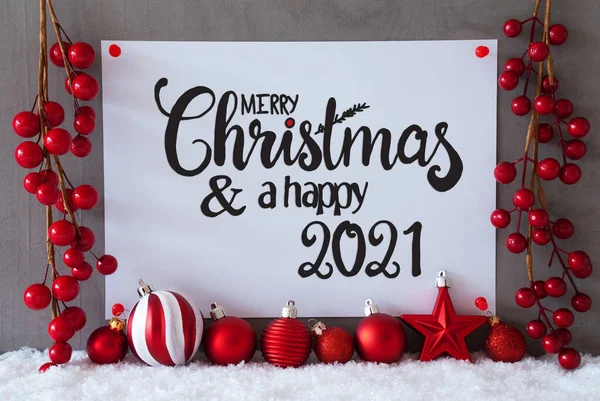 赤い装飾、サイン、雪、メリークリスマスとハッピー2021 — ストック写真
