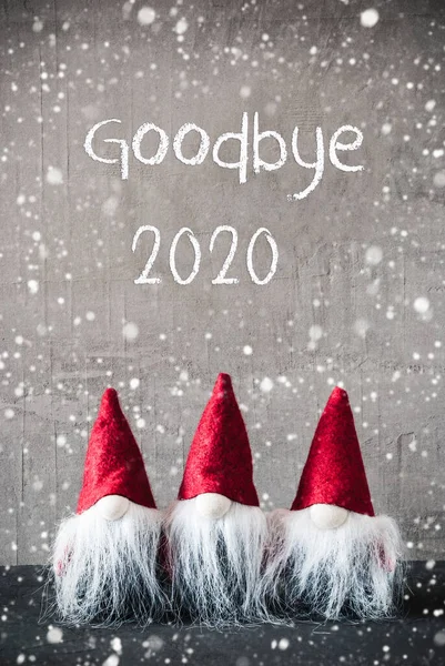 Trois Gnomes Rouges, Ciment, Flocons de neige, Texte Au revoir 2020 — Photo