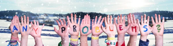Crianças mãos construindo palavra quaisquer problemas, fundo de inverno nevado — Fotografia de Stock