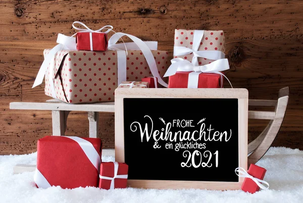 Slitta, Regalo di Natale, Neve, Glueckliches 2021 significa felice 2021 — Foto Stock