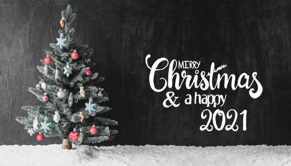 Árbol de Navidad, Nieve, Bola de colores, Feliz Navidad y un feliz 2021 — Foto de Stock