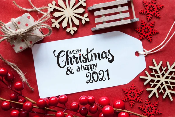 Ярко-красное рождественское украшение, ярлык, счастливого Рождества и счастливого 2021 — стоковое фото