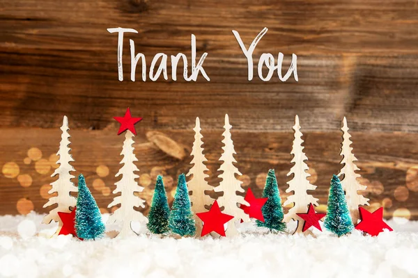 Árvore de Natal, Neve, Estrela Vermelha, Texto Obrigado, Fundo de madeira — Fotografia de Stock