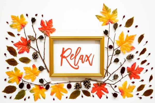 Bunte Herbstblattdekoration, Goldener Rahmen, Text Relax — Stockfoto