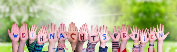 Kinderen Handen Gebouw Weihnachtsferien Betekent Kerstvakantie, Grasweide — Stockfoto