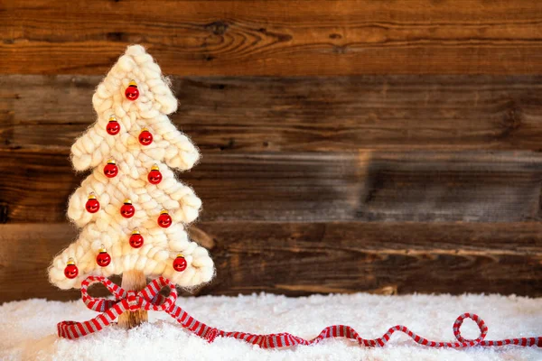 Stoff Weihnachtsbaum, Ball, Schnee, Kopierraum — Stockfoto