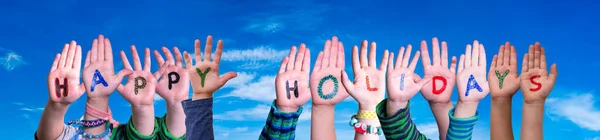 Niños Manos Construyendo Palabras Felices Fiestas, Cielo Azul — Foto de Stock