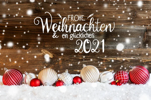 Weihnachtskugelschmuck, Schnee, Glückliches 2021 bedeutet Frohes Neues Jahr, Schneeflocke — Stockfoto