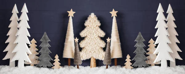 Banner, Árvores de Natal, Neve, Fundo de madeira preto — Fotografia de Stock