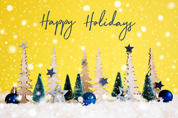 Kerstboom, Sneeuwvlokken, Blauwe ster, Bal, Fijne feestdagen, Gele achtergrond — Stockfoto