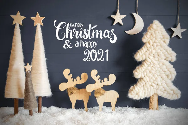 Χριστουγεννιάτικο δέντρο, Moose, φεγγάρι, αστέρια, χιόνι, κείμενο Καλά Χριστούγεννα και ευτυχισμένο 2021 — Φωτογραφία Αρχείου