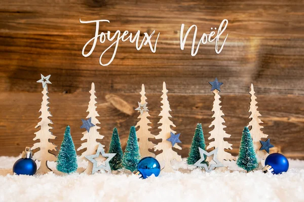 Boom, Sneeuw, Blauwe Ster, Bal, Joyeux Noel Gelukkig Kerstfeest, Houten achtergrond — Stockfoto