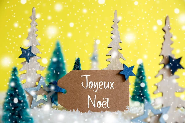 Julgranar, Snöflingor, Gul bakgrund, Joyeux Neol Medel God Jul — Stockfoto