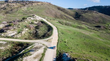 bir dağ yolu, İsrail tarafından binicilik araba havadan görünümü