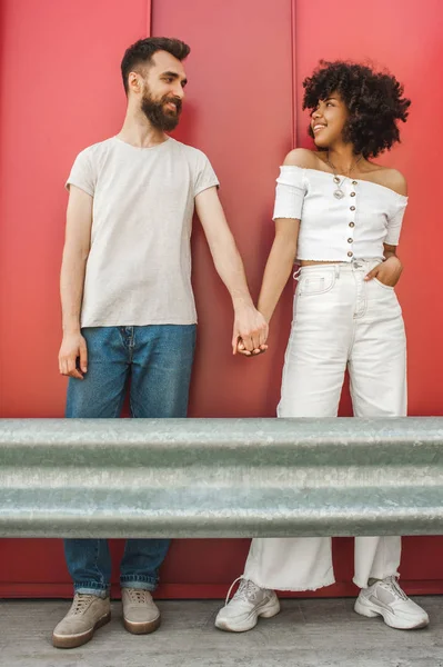 Holding hands — Stock Photo, Image