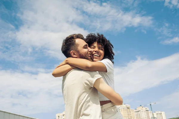 Abrazo. - foto de stock