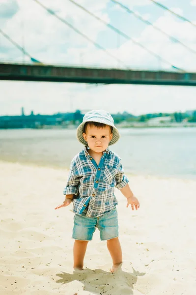 Niño pequeño. - foto de stock