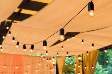 Akkor lambalar ile dekoratif iç dekorasyon