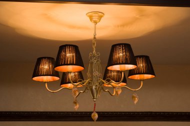 Altı tonları ile tavan avize