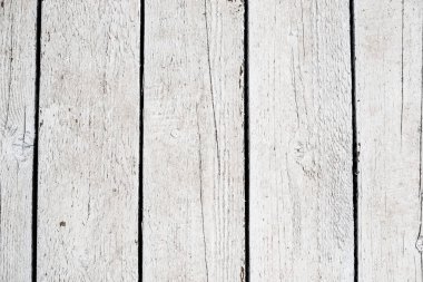 Siyah yırtmaçlı yakın çekim ile ahşap kurulların beyaz doku