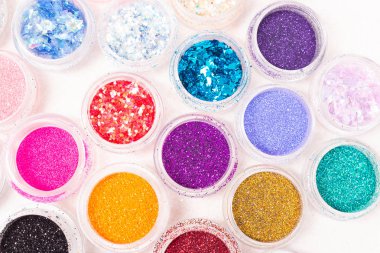 glitter ve payetler vücut dövme yakın çekim için küçük renkli kavanoz