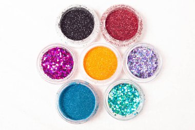 glitter ve payetler vücut dövme yakın çekim için küçük renkli kavanoz