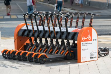 Moskova / Rusya - 13 09 2018: elektrikli scooter şehir kiralama